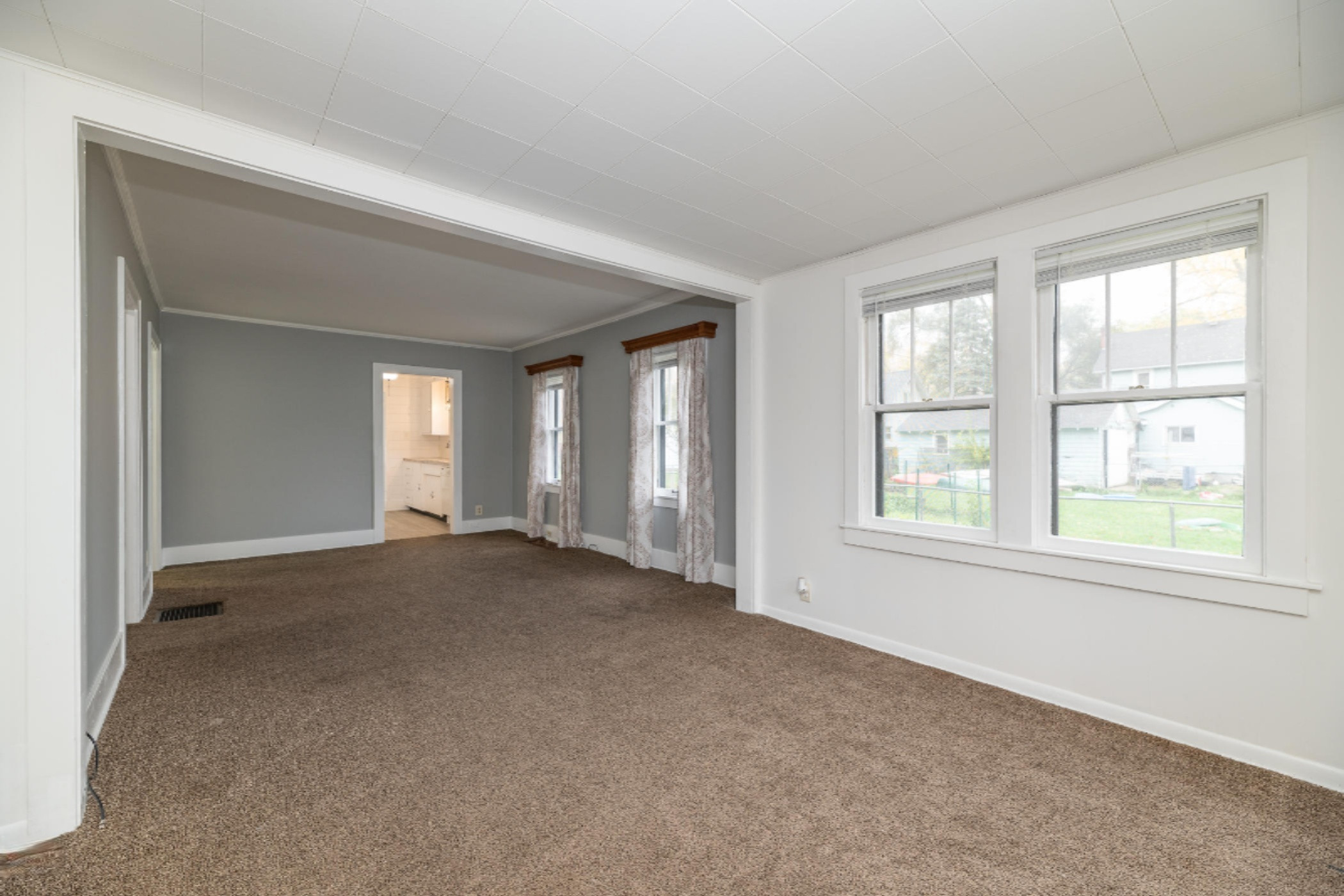 309 West Wheeler Street Three Rivers, MI 49093 - Photo 7 of 32 Living area