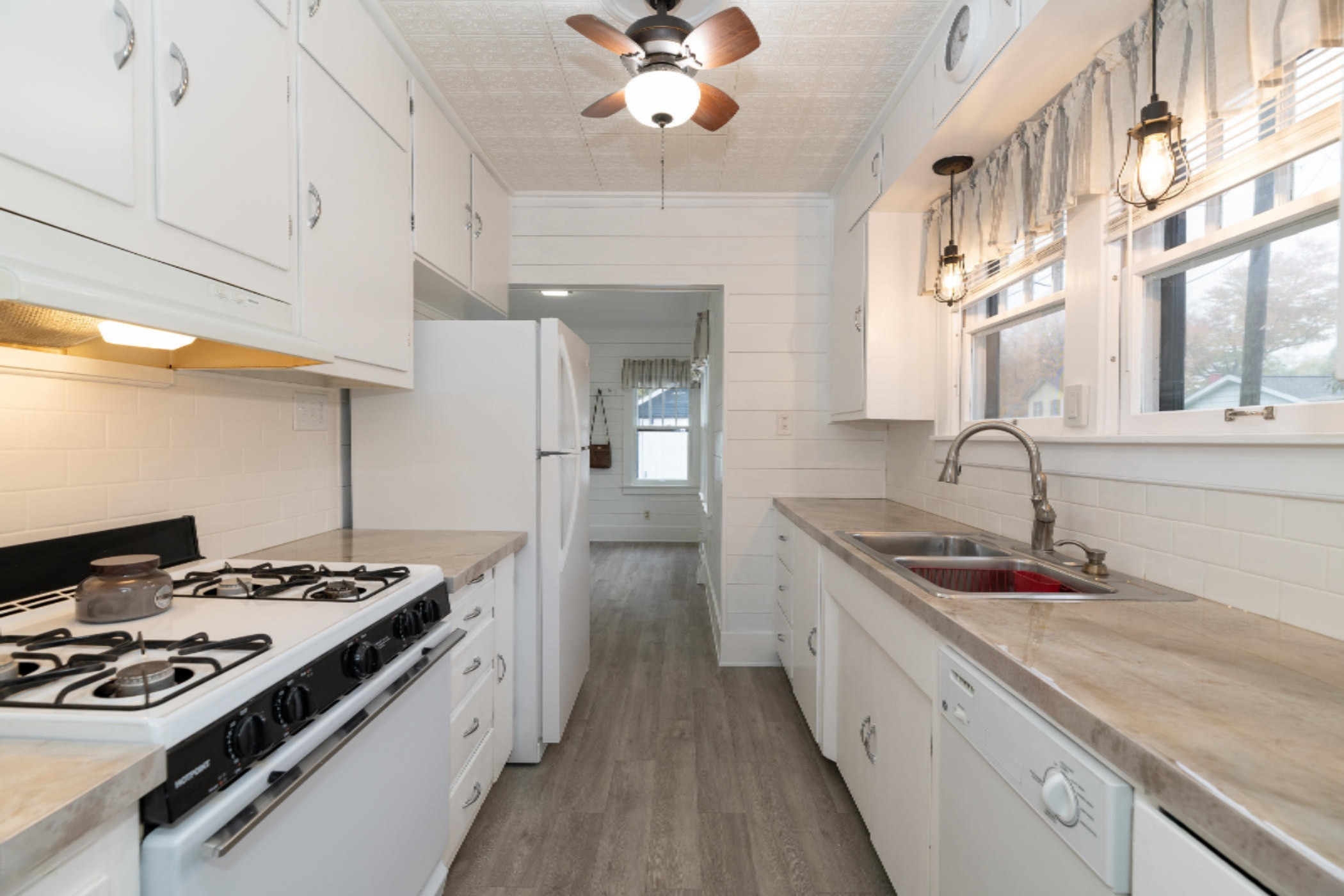 309 West Wheeler Street Three Rivers, MI 49093 - Photo 8 of 32 GORGEOUS kitchen