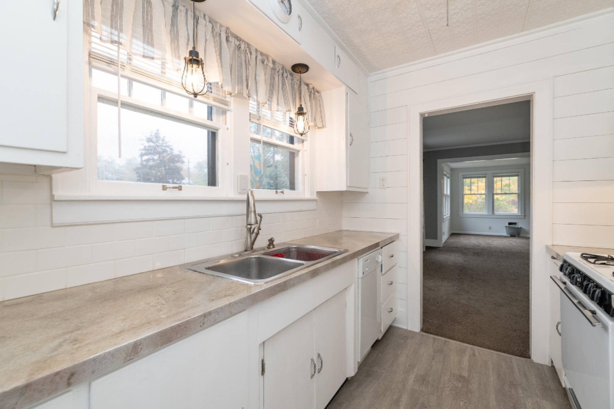 309 West Wheeler Street Three Rivers, MI 49093 - Photo 9 of 32 Custom lighting