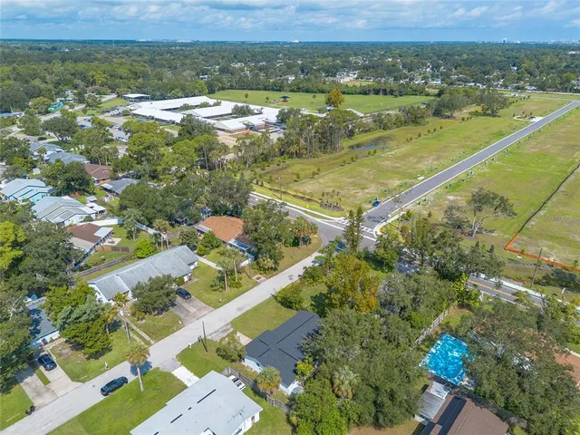 a small garden on the side of the house