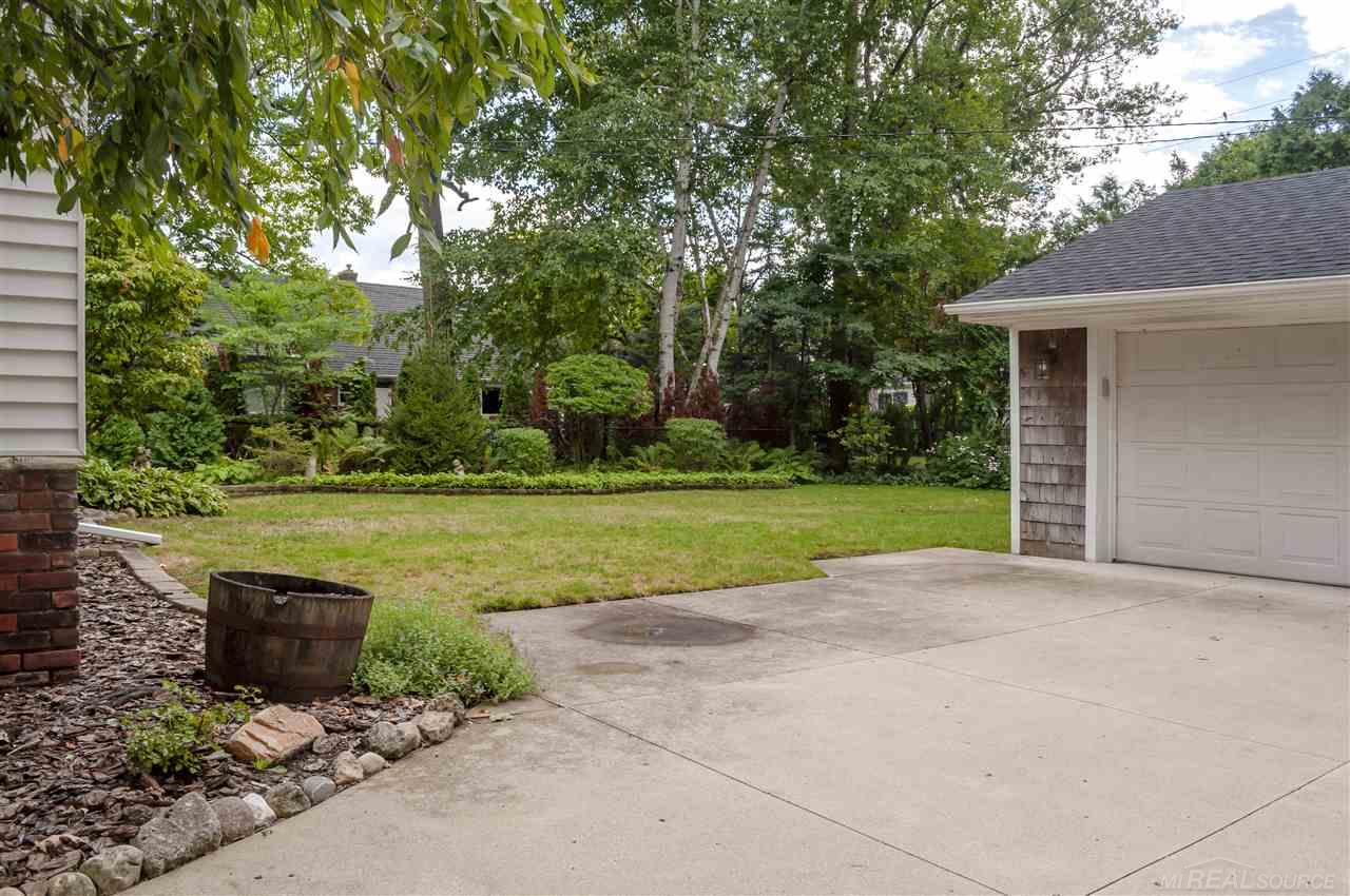 311 Lothrop Road Grosse Pointe Farms, MI 48236 - Photo 35 of 41
