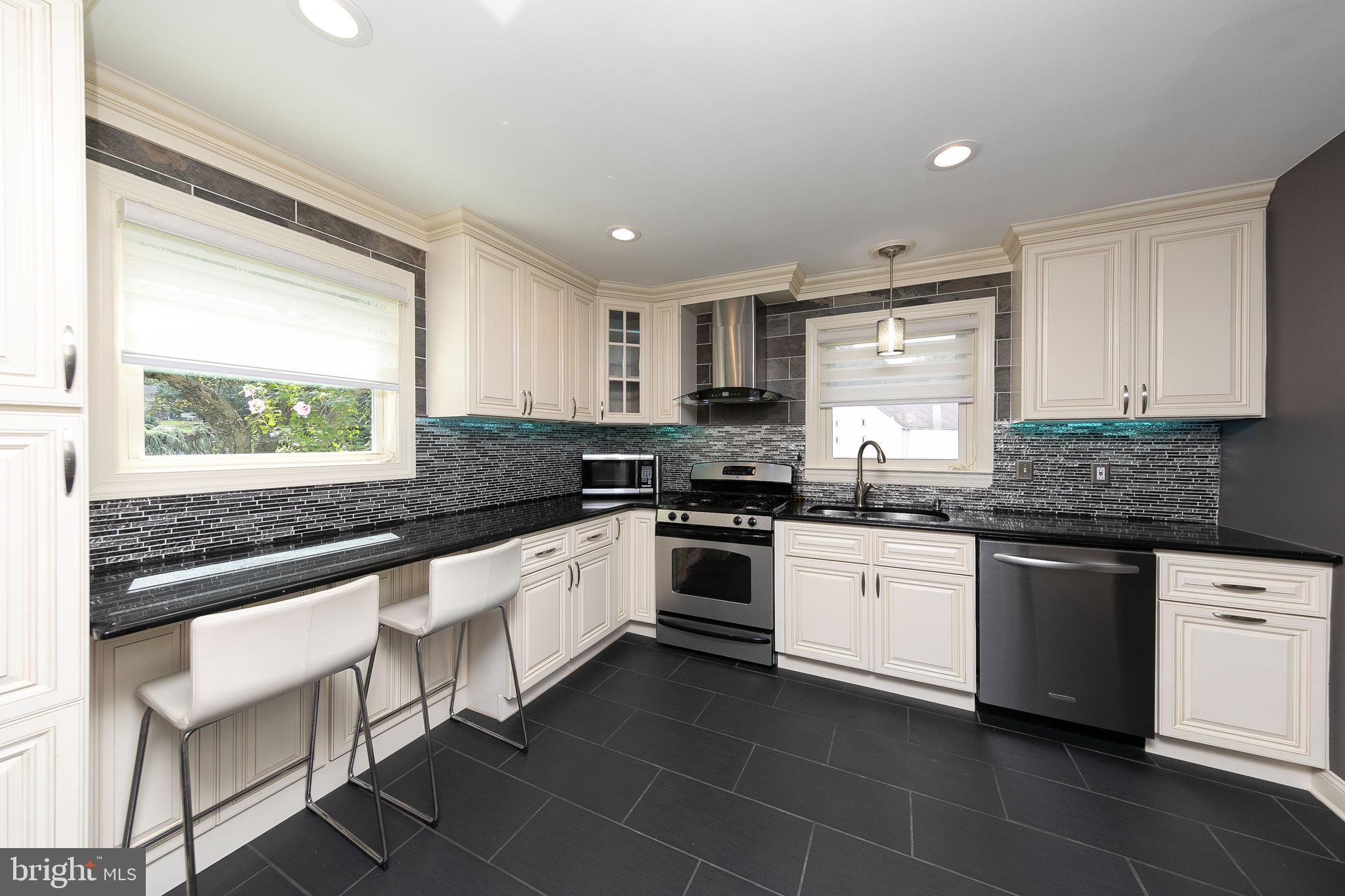 902 East Cathedral Road Philadelphia, PA 19128 - Photo 11 of 37 Kitchen