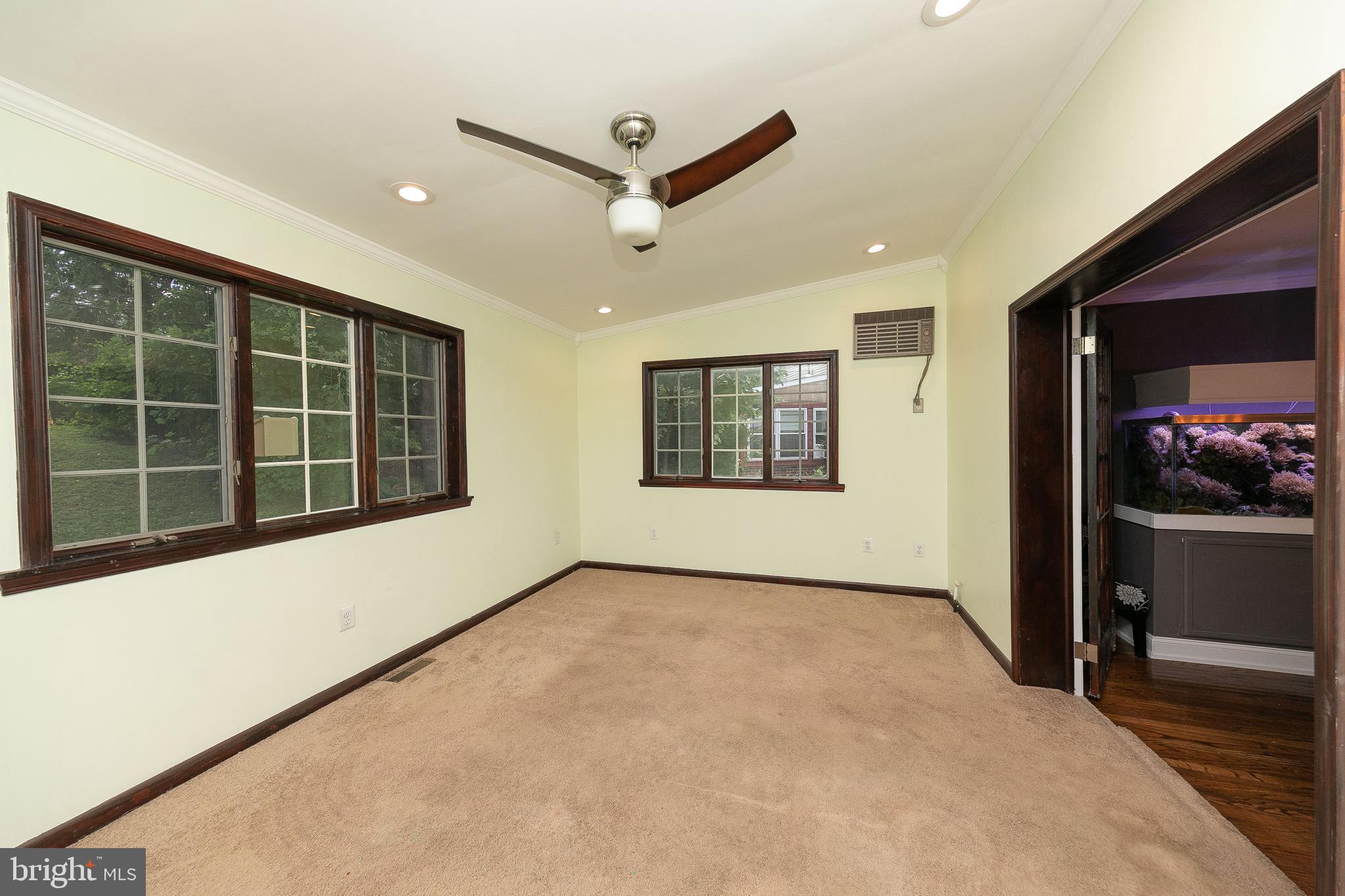 902 East Cathedral Road Philadelphia, PA 19128 - Photo 14 of 37 Family Room