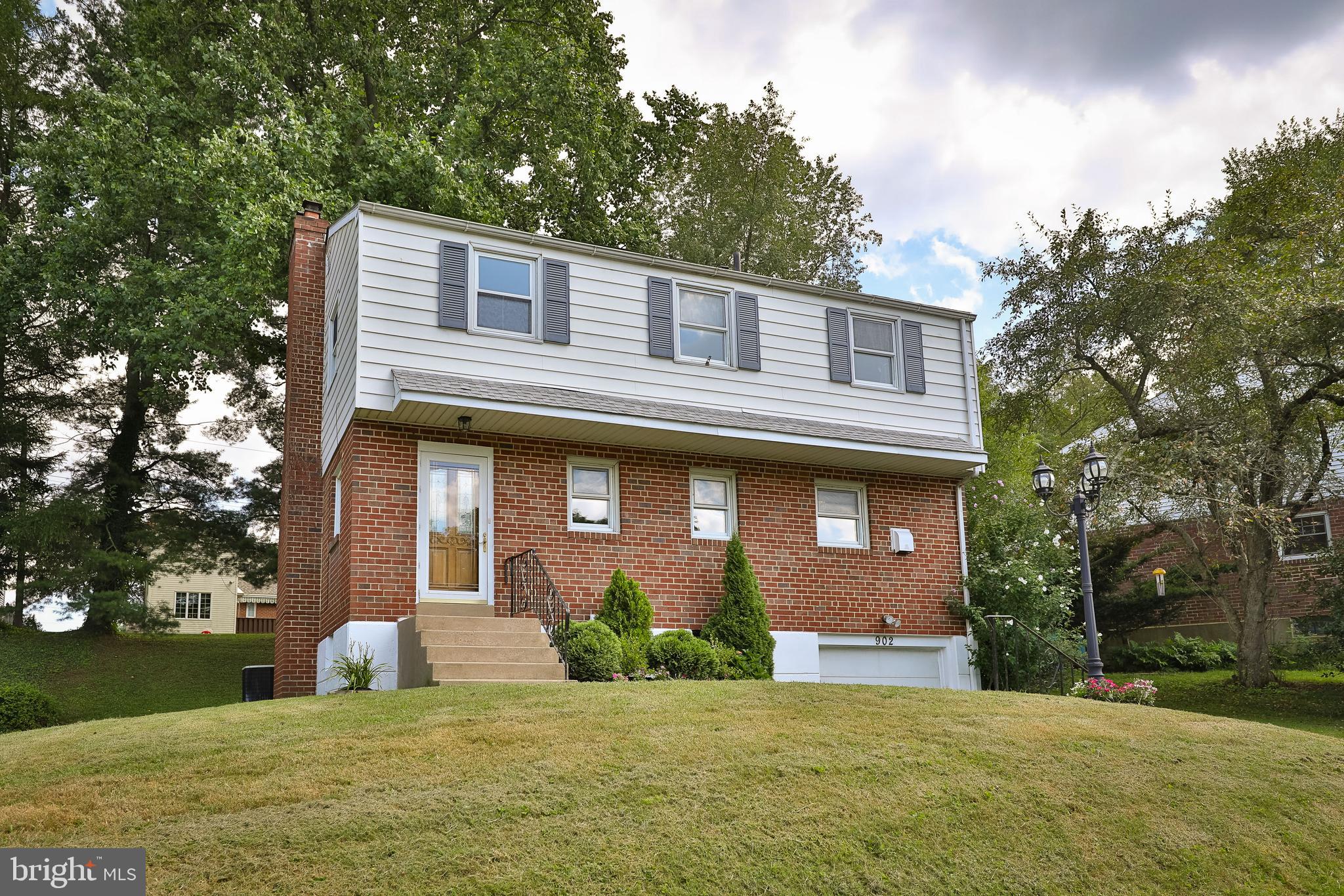 902 East Cathedral Road Philadelphia, PA 19128 - Photo 37 of 37 Exterior Front