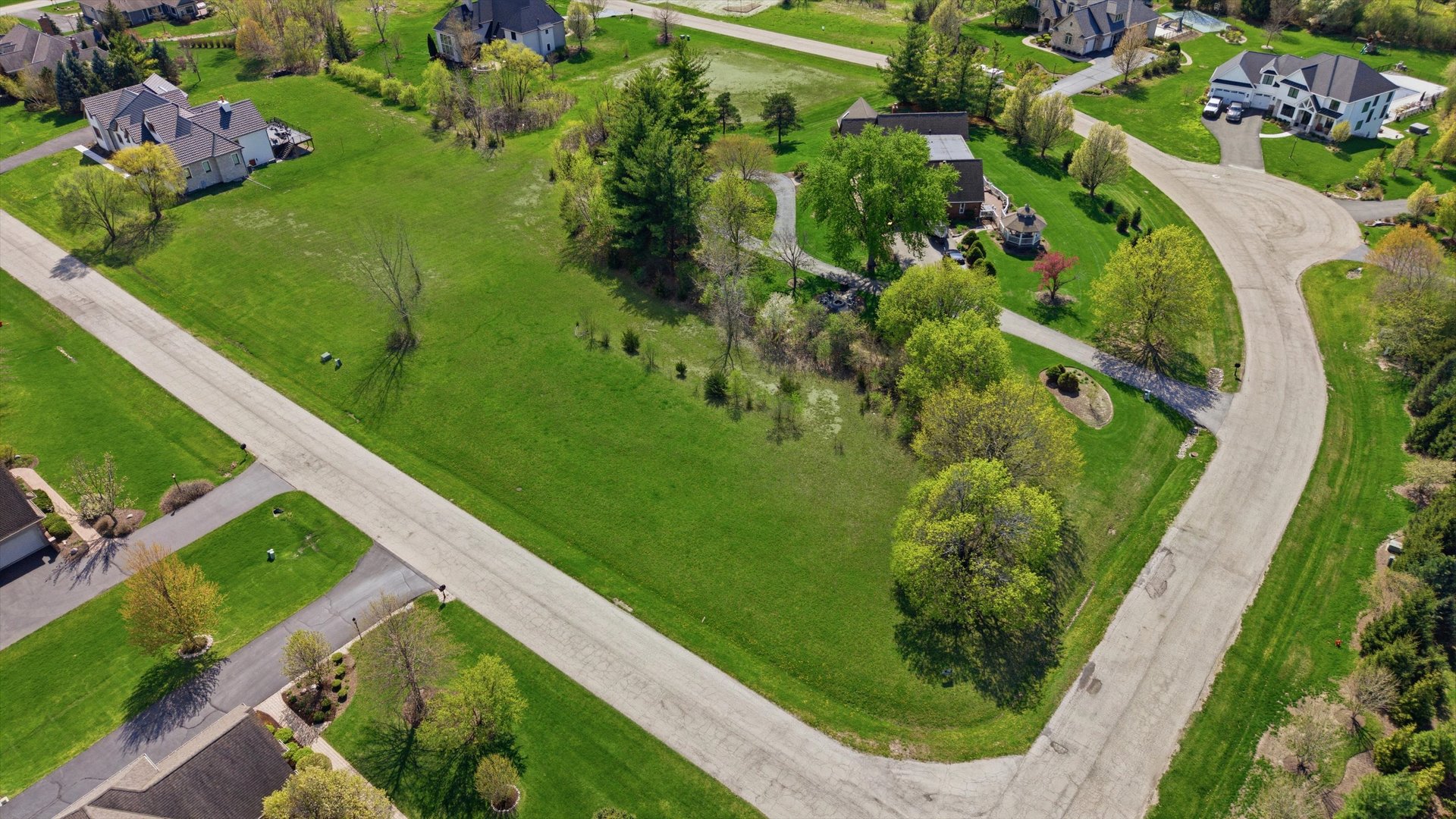 8875 Belfield Road Lakewood, IL 60014 - Photo 1 of 15 a view of a garden with an outdoor seating