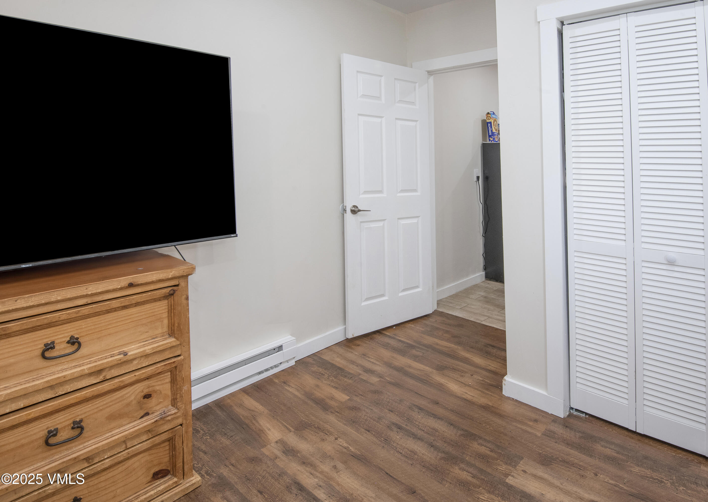 102 Cut Throat Loop Gypsum, CO 81637 - Photo 33 of 37 a view of room with wooden floor and flat screen tv