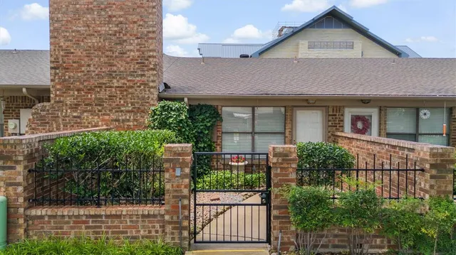 $185,000 | 1109 Glenbrook Street, Benbrook, TX 76126