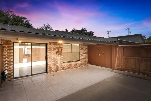 a view of an empty room with a fireplace