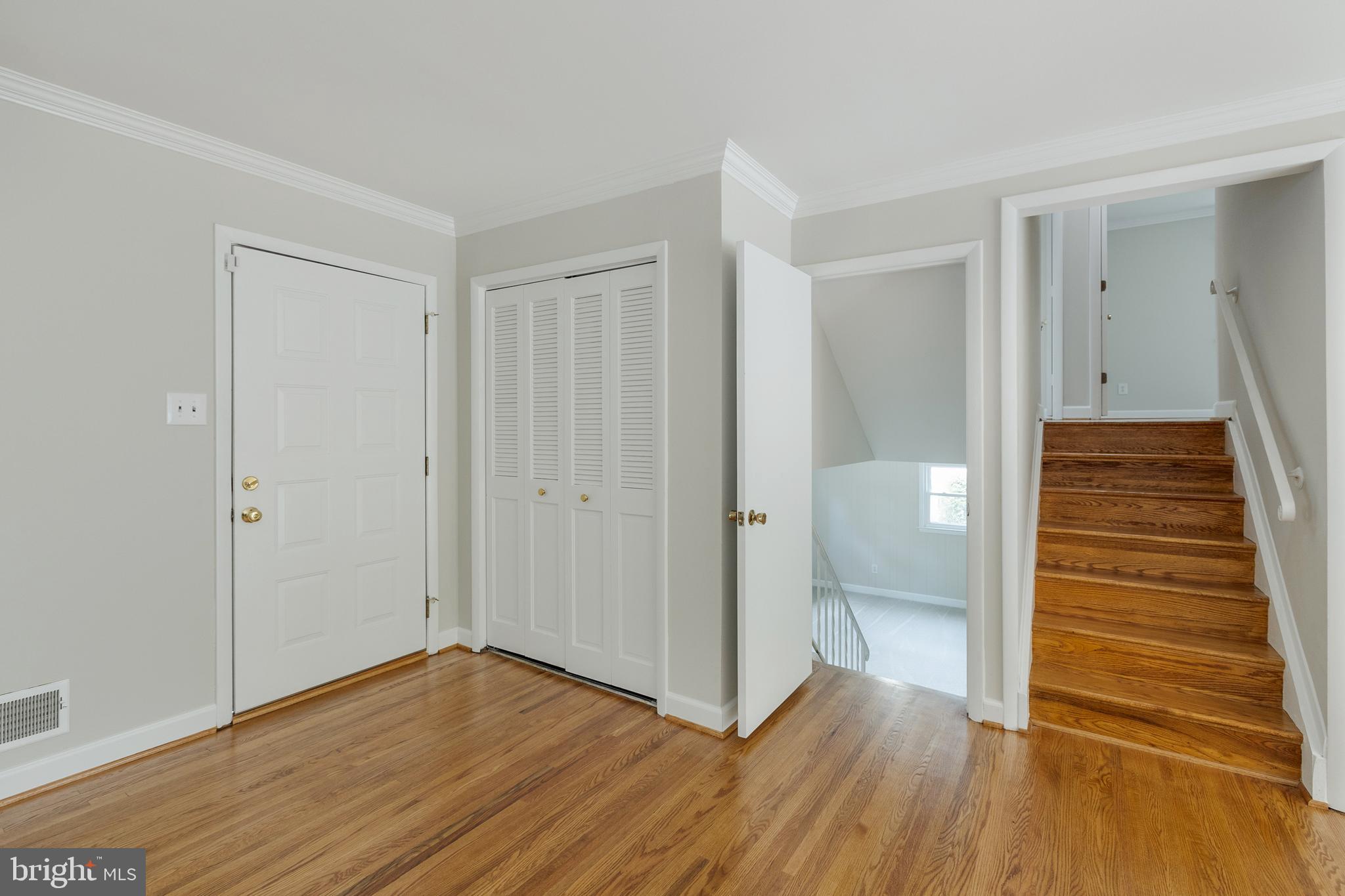 7013 Hadlow Drive Springfield, VA 22152 - Photo 4 of 50 Gallery Image 4