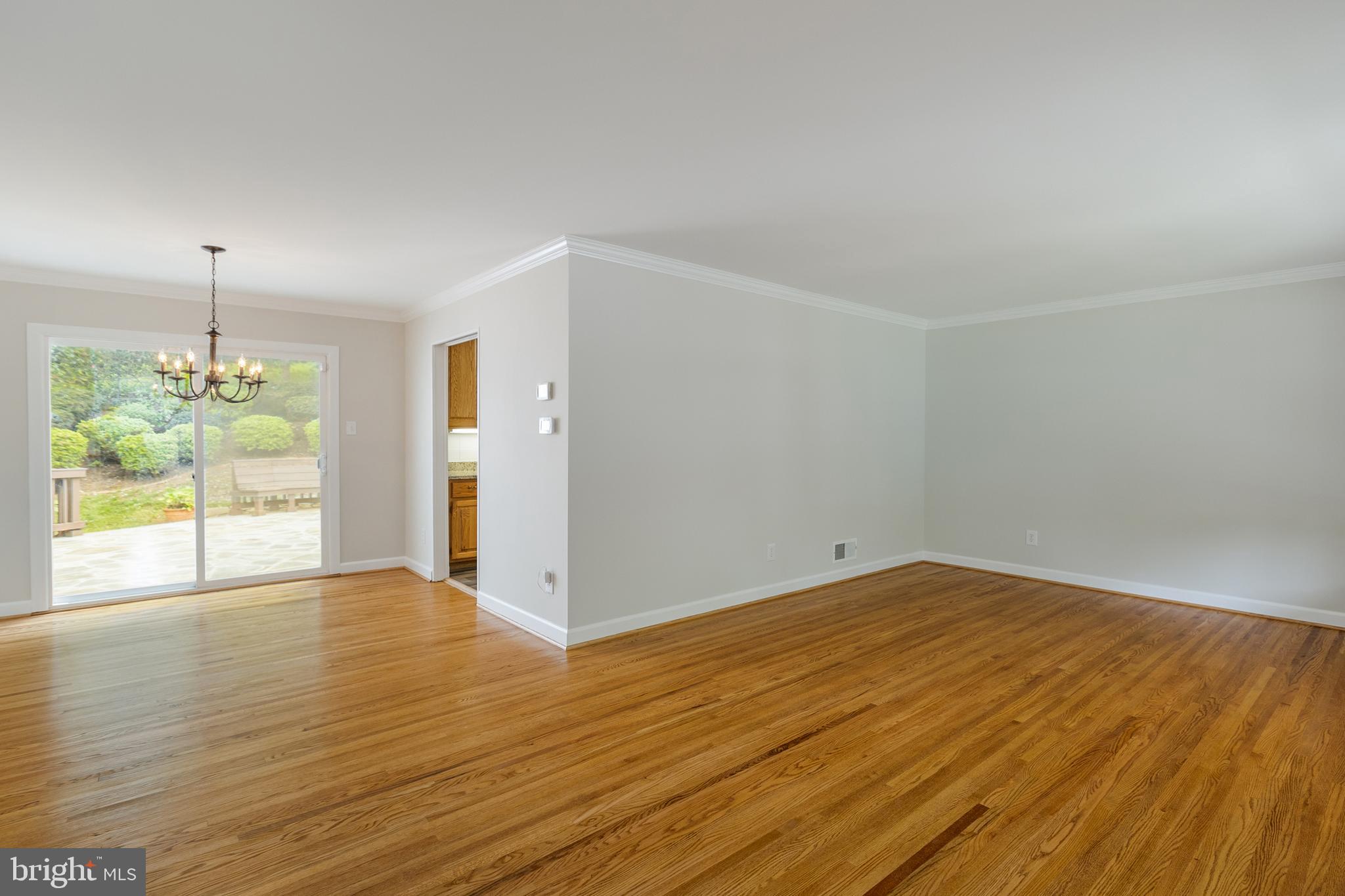 7013 Hadlow Drive Springfield, VA 22152 - Photo 6 of 50 Living Room