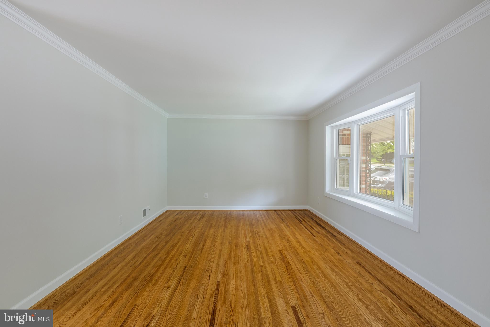 7013 Hadlow Drive Springfield, VA 22152 - Photo 7 of 50 Living Room