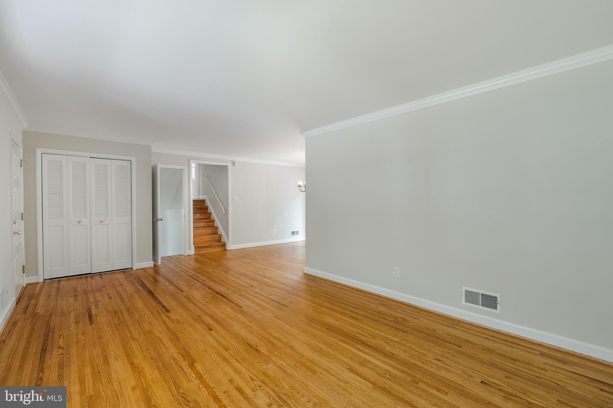 7013 Hadlow Drive Springfield, VA 22152 - Photo 8 of 50 Living Room