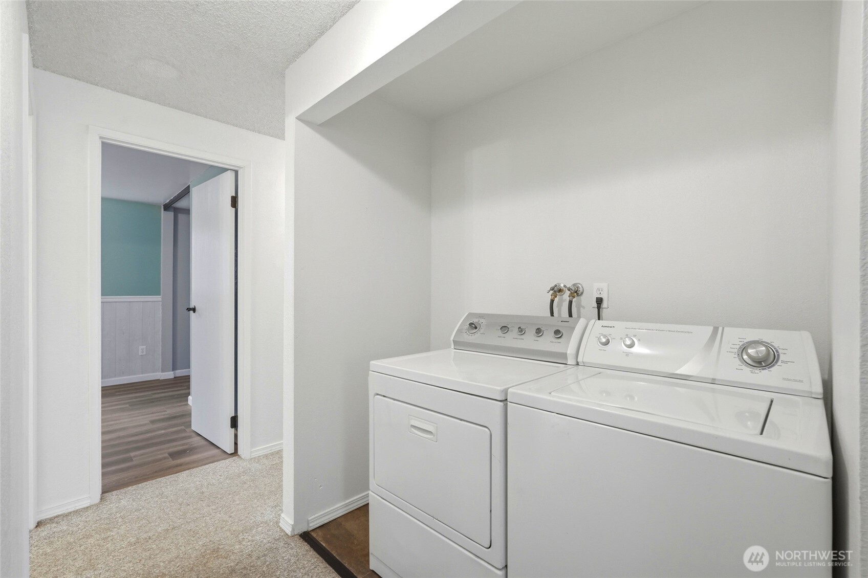 820 Cady Road, Unit H101 Everett, WA 98203 - Photo 11 of 31 a utility room with dryer and washer