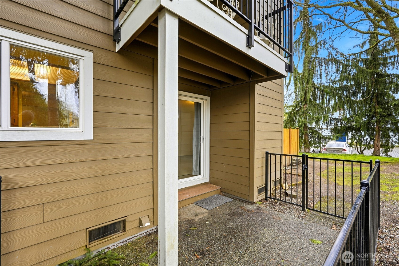 820 Cady Road, Unit H101 Everett, WA 98203 - Photo 19 of 31 a view of a house with a window