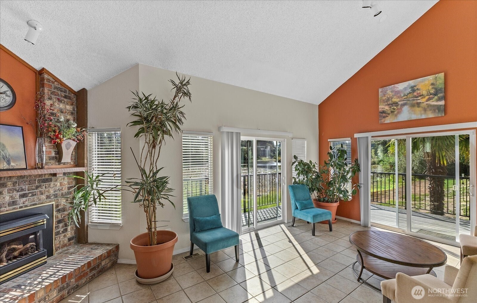 820 Cady Road, Unit H101 Everett, WA 98203 - Photo 28 of 31 a living room with furniture a fireplace and a potted plant