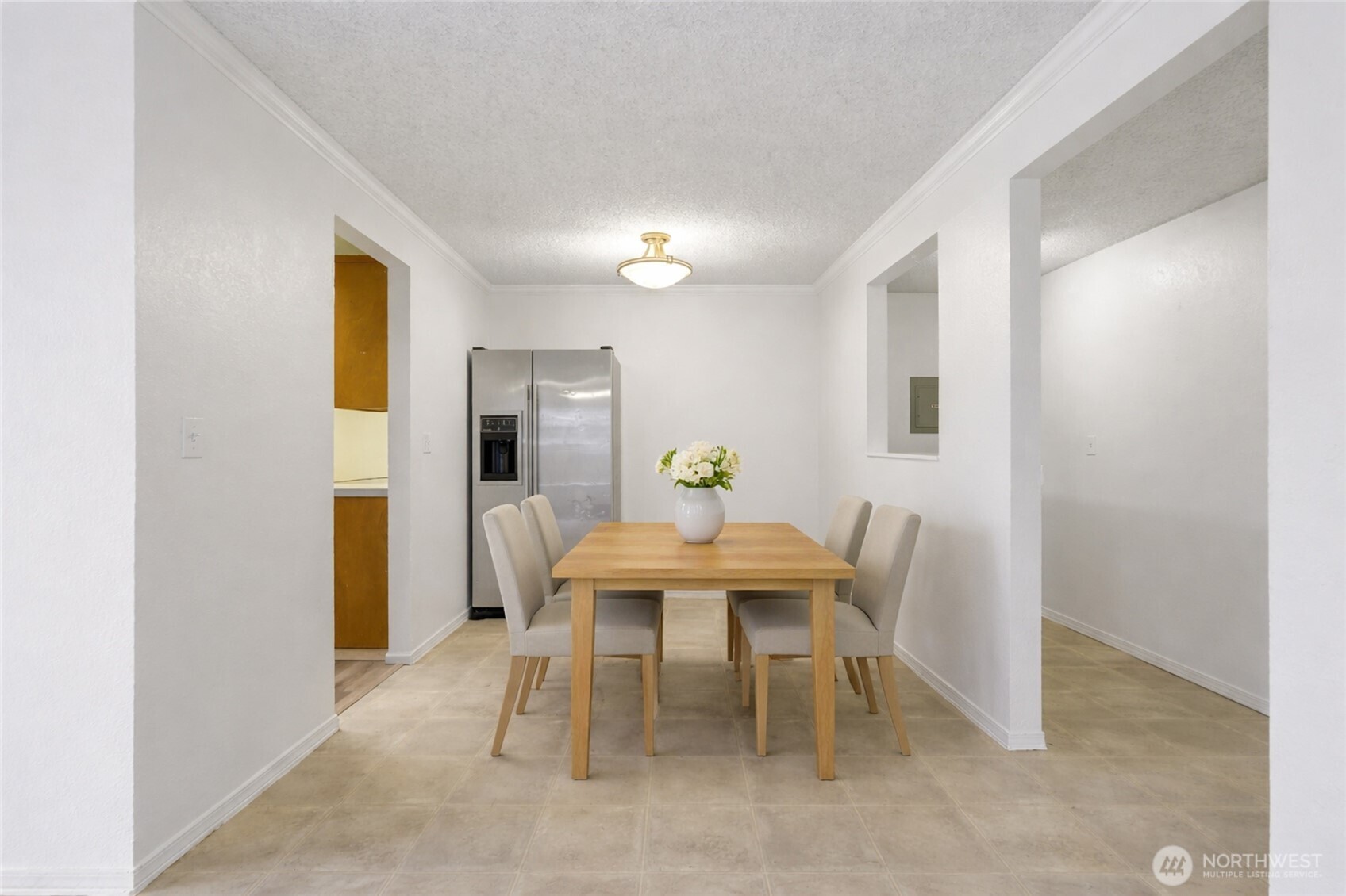 820 Cady Road, Unit H101 Everett, WA 98203 - Photo 5 of 31 a view of a dining room with furniture