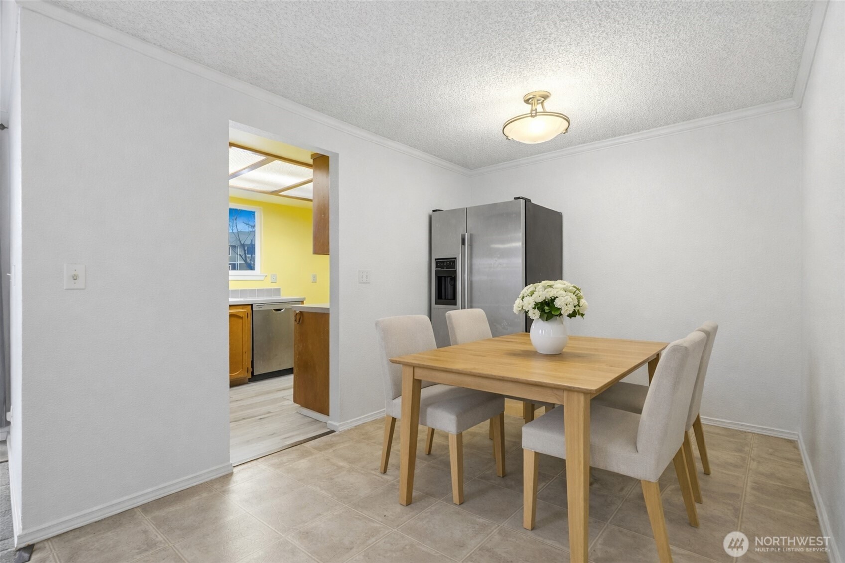 820 Cady Road, Unit H101 Everett, WA 98203 - Photo 6 of 31 a view of a dining room with furniture and a potted plant