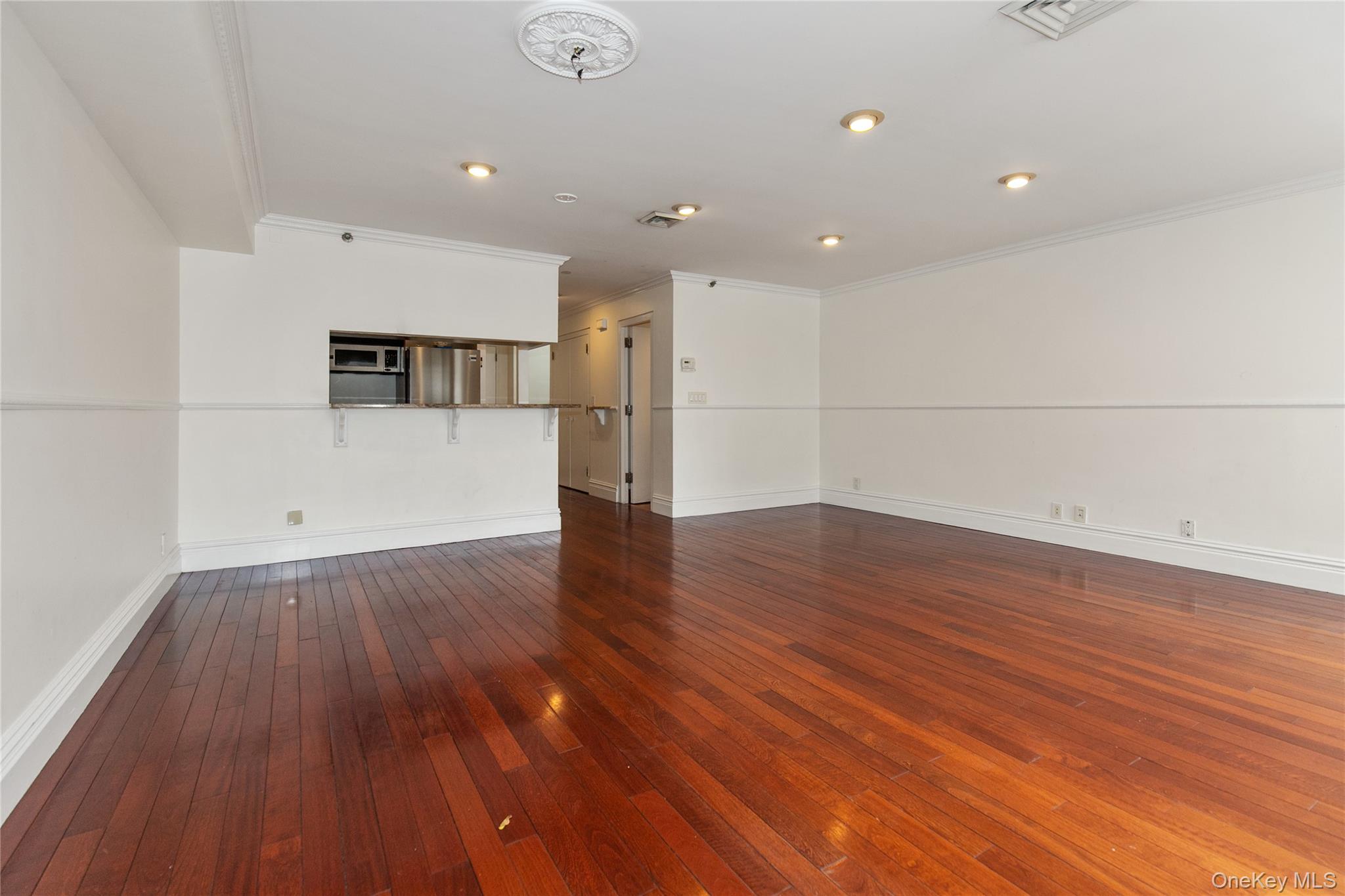 100 Cutter Mill Road, Unit 4V Great Neck, NY 11021 - Photo 11 of 28 Gallery Image 11