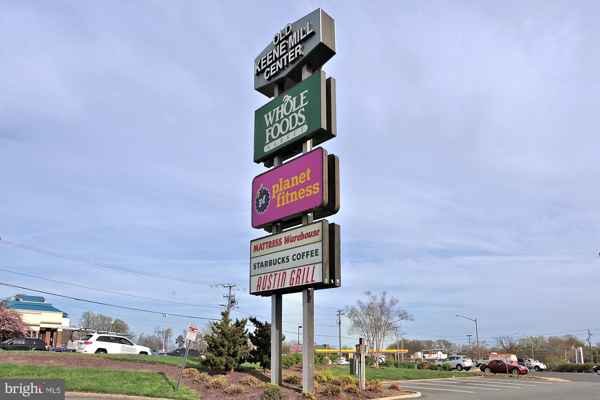 6022 Valley View Drive Alexandria, VA 22310 - Photo 49 of 50 a street sign on a pole on a street