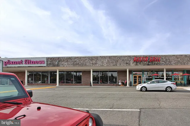 $3,550 | 6022 Valley View Drive, Alexandria, VA 22310