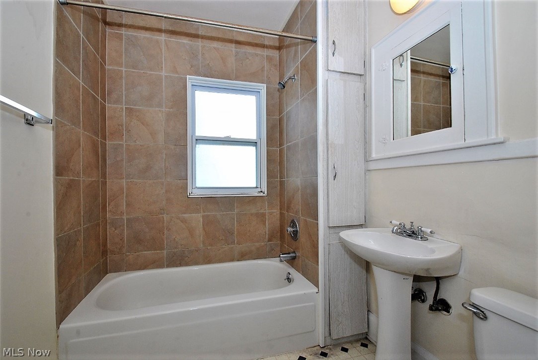 2554 Kendall Road Cleveland, OH 44120 - Photo 15 of 34 Gallery Image 15