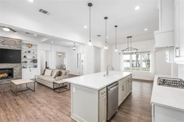 $950,000 | 653 Enchanted Isles Drive, Mabank, TX 75156