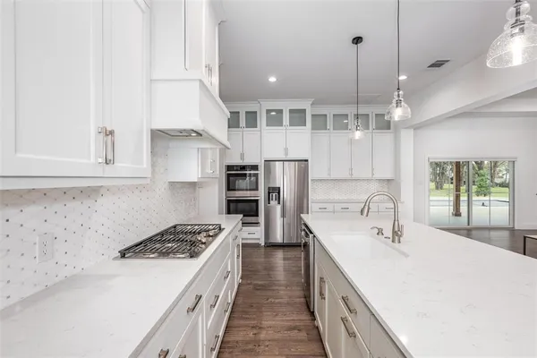 $950,000 | 653 Enchanted Isles Drive, Mabank, TX 75156