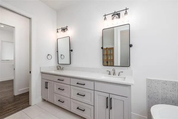 $950,000 | 653 Enchanted Isles Drive, Mabank, TX 75156