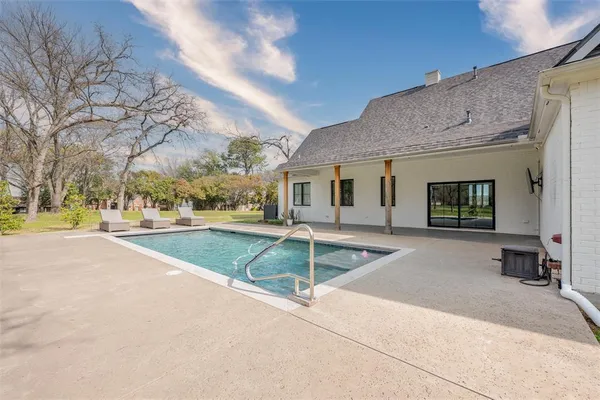 $950,000 | 653 Enchanted Isles Drive, Mabank, TX 75156