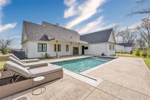 $950,000 | 653 Enchanted Isles Drive, Mabank, TX 75156