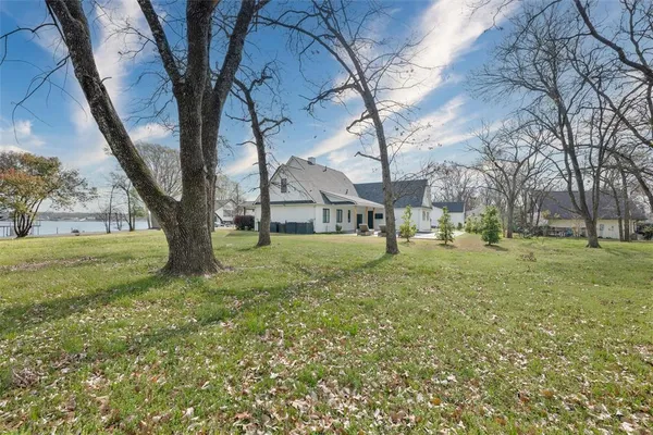 $950,000 | 653 Enchanted Isles Drive, Mabank, TX 75156