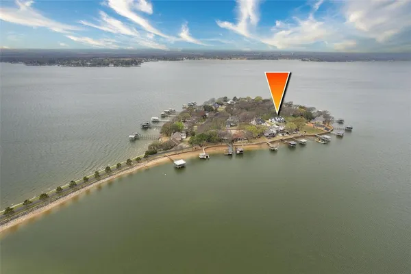 $950,000 | 653 Enchanted Isles Drive, Mabank, TX 75156