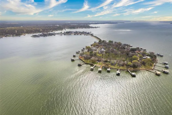 $950,000 | 653 Enchanted Isles Drive, Mabank, TX 75156