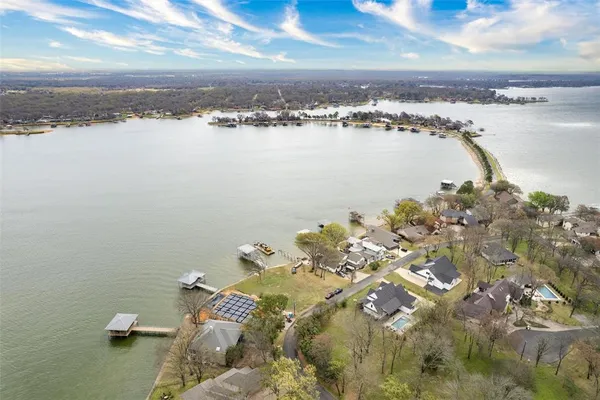 $950,000 | 653 Enchanted Isles Drive, Mabank, TX 75156