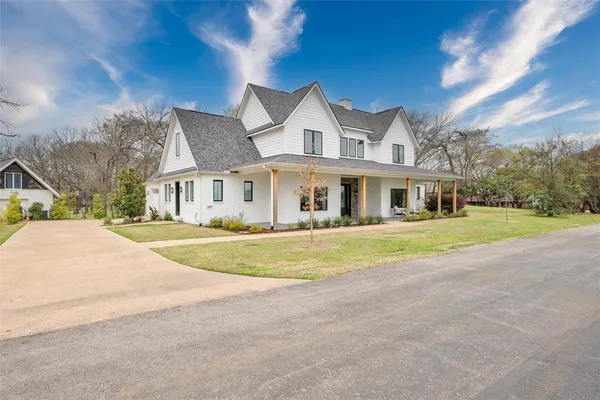 $950,000 | 653 Enchanted Isles Drive, Mabank, TX 75156