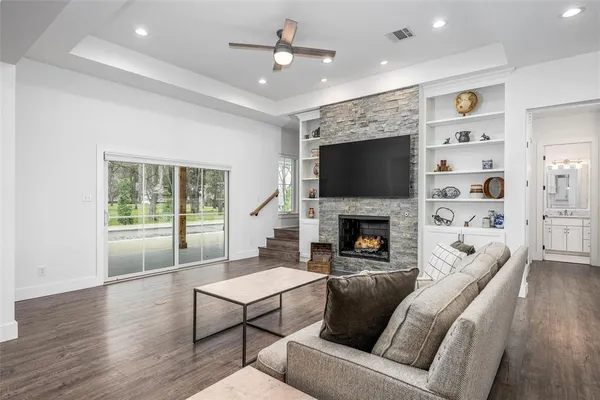 $950,000 | 653 Enchanted Isles Drive, Mabank, TX 75156