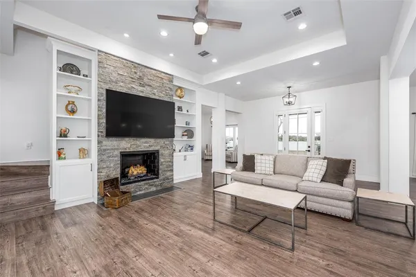 $950,000 | 653 Enchanted Isles Drive, Mabank, TX 75156