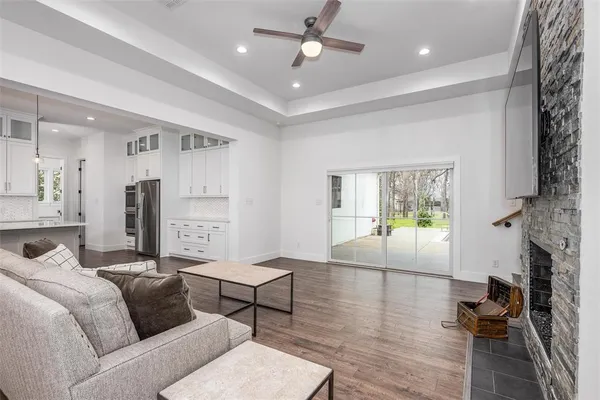$950,000 | 653 Enchanted Isles Drive, Mabank, TX 75156