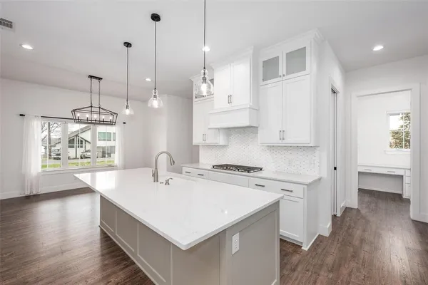 $950,000 | 653 Enchanted Isles Drive, Mabank, TX 75156