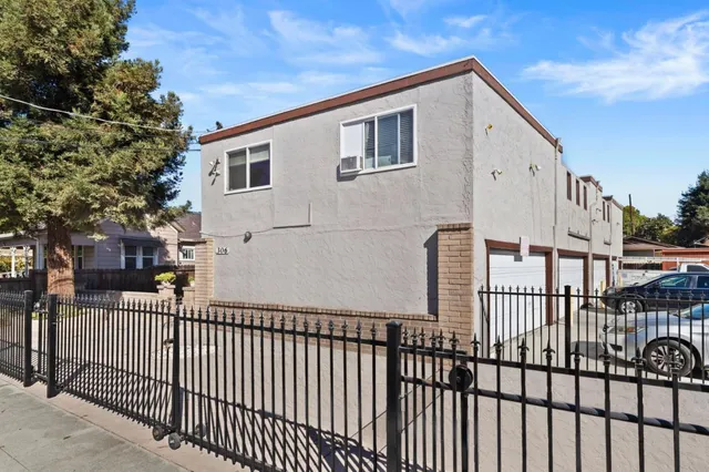 a view of a house with a small yard