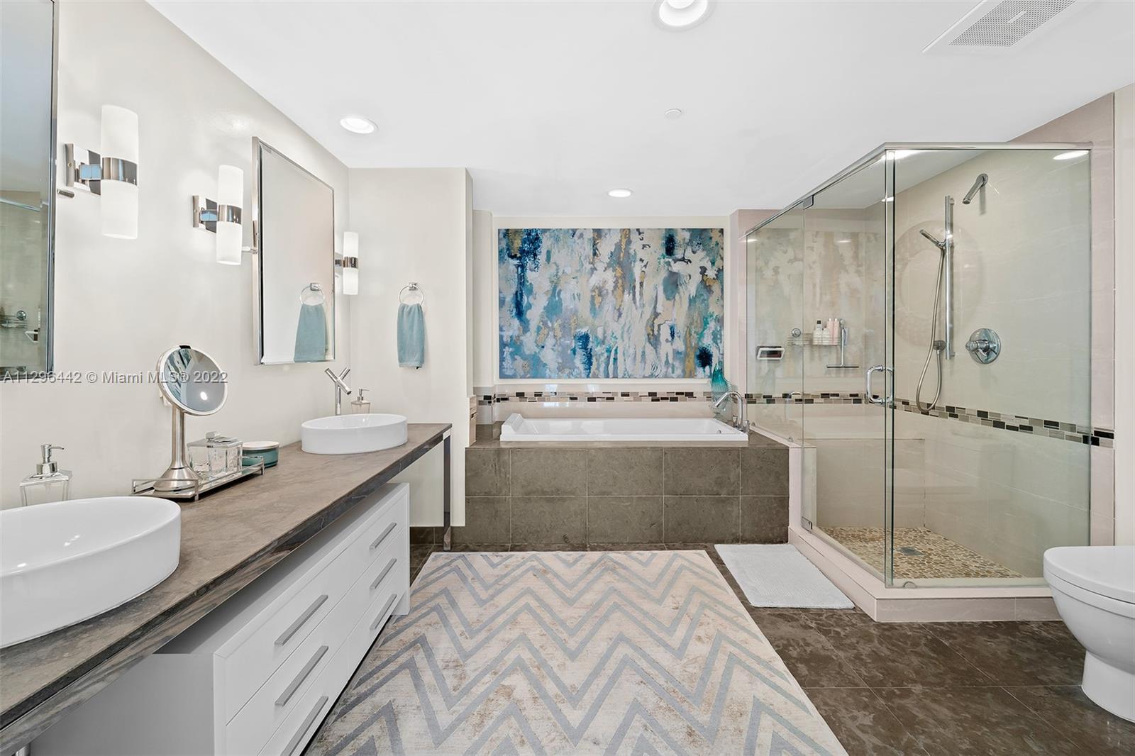 495 Brickell Avenue, Unit BAY405 Miami, FL 33131 - Photo 10 of 25 a spacious bathroom with a tub sink and mirror