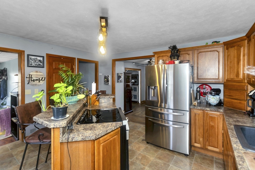 11 Park Avenue Monson, MA 01057 - Photo 4 of 28