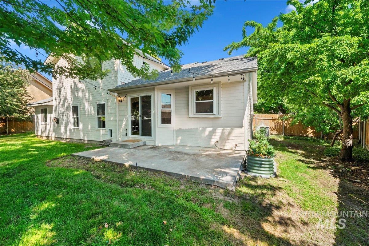 3411 North Summercrest Way Meridian, ID 83646 - Photo 28 of 30 Rear view of house featuring a patio and a fenced backyard