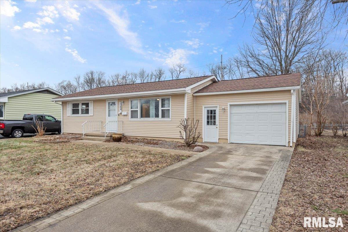 3304 Moorgate Drive Springfield, IL 62703 - Photo 2 of 32