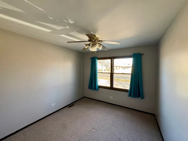 $185,000 | 412 St Johns Road, Unit D, Woodstock, IL 60098