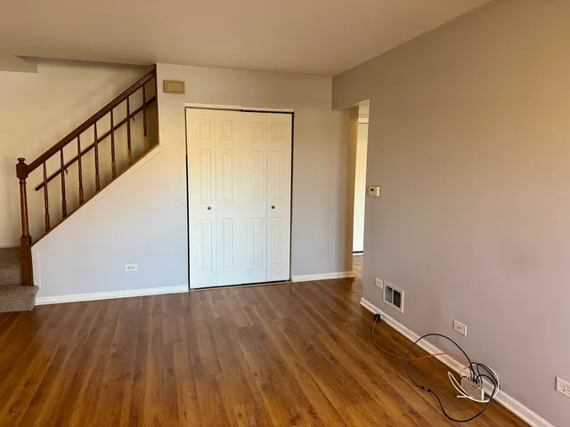 $185,000 | 412 St Johns Road, Unit D, Woodstock, IL 60098