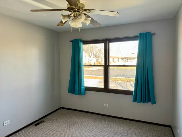 $185,000 | 412 St Johns Road, Unit D, Woodstock, IL 60098