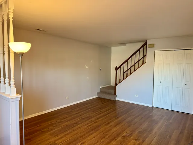 $185,000 | 412 St Johns Road, Unit D, Woodstock, IL 60098