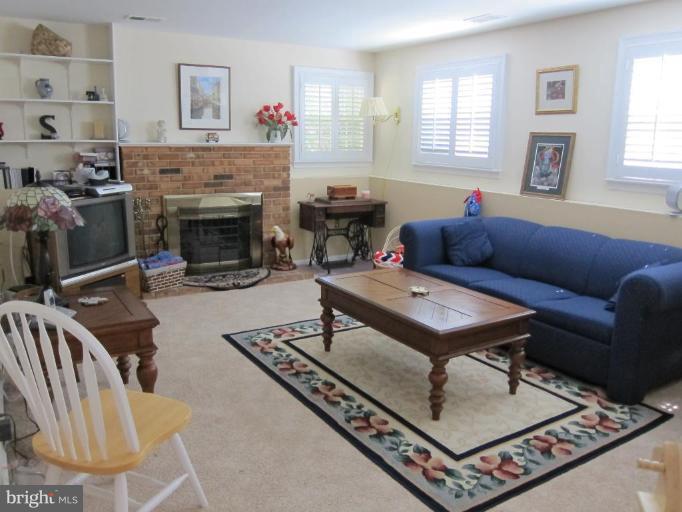8916 Spur Road Springfield, VA 22153 - Photo 16 of 19 Family Room
