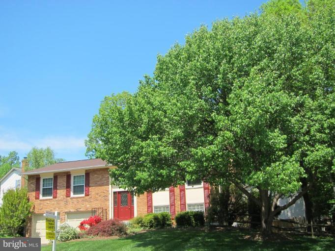 8916 Spur Road Springfield, VA 22153 - Photo 3 of 19 Exterior #2